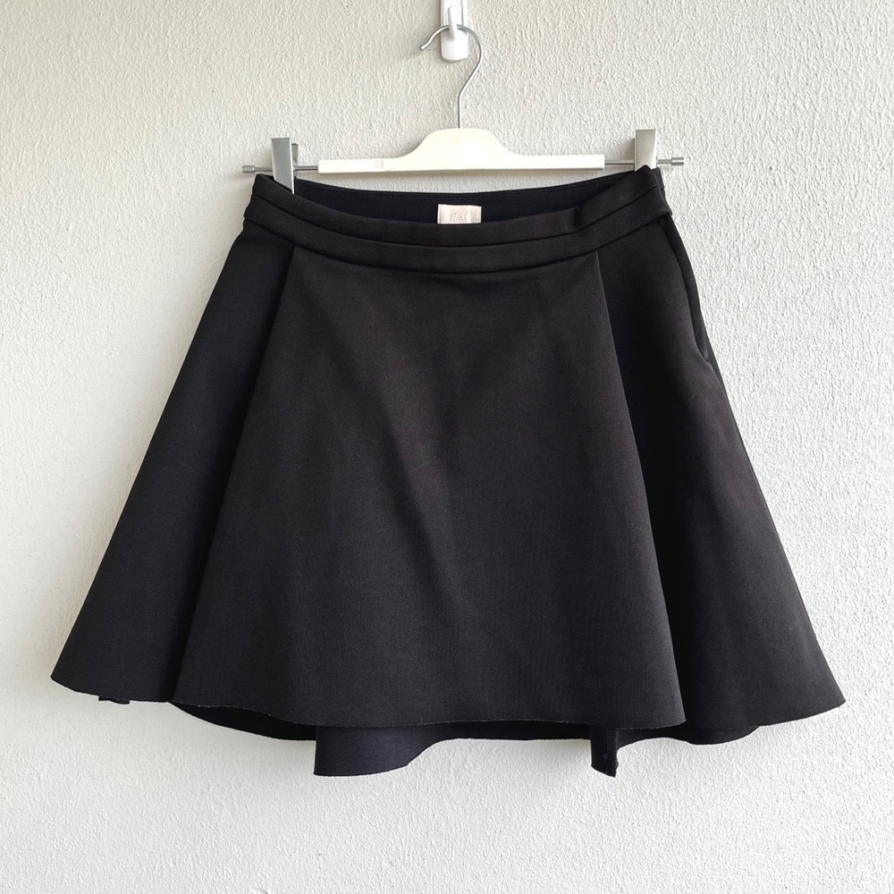 H&M | Structured Mini Skirt